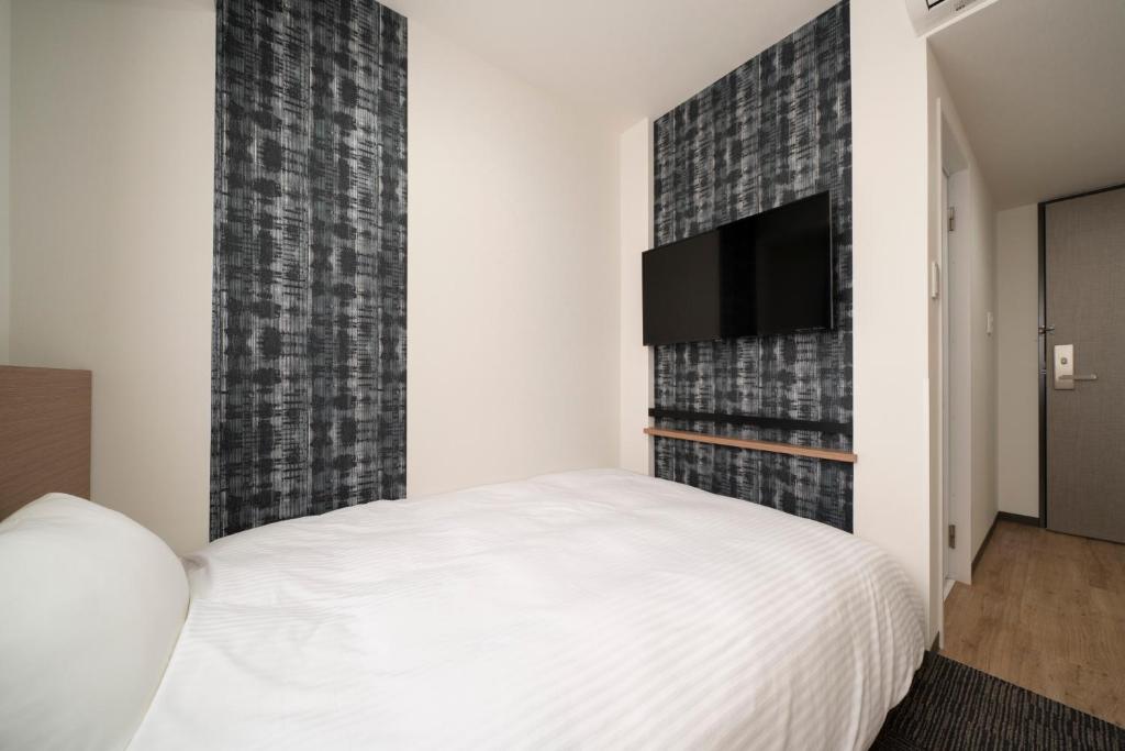 Uma cama ou camas num quarto em Washington R&B Hotel Nagoya Ekimae