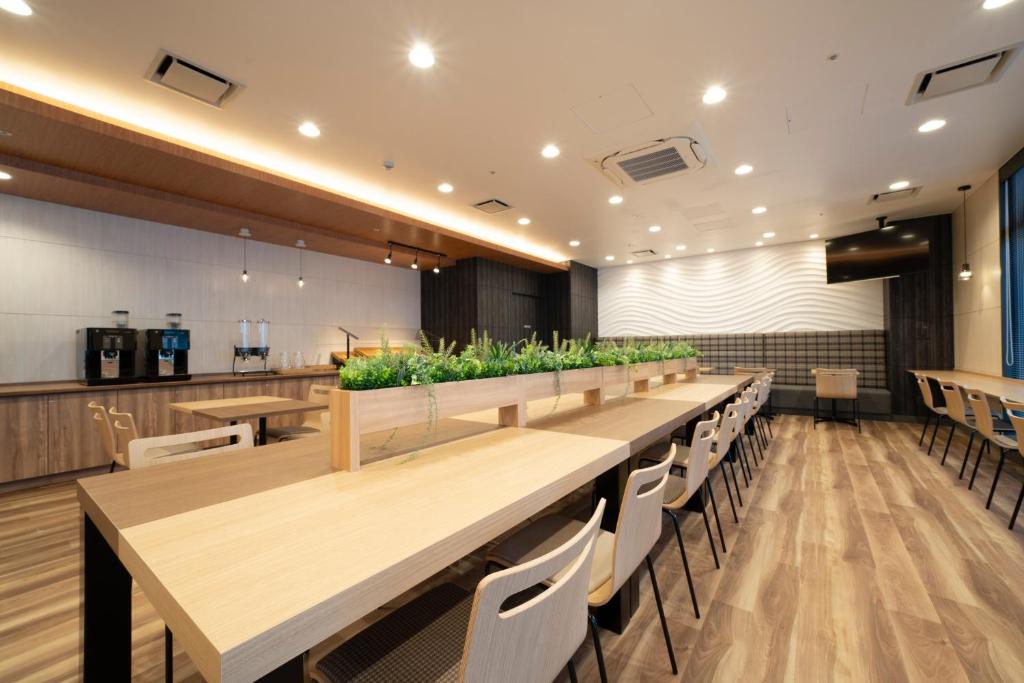 Um restaurante ou outro lugar para comer em Washington R&B Hotel Nagoya Ekimae