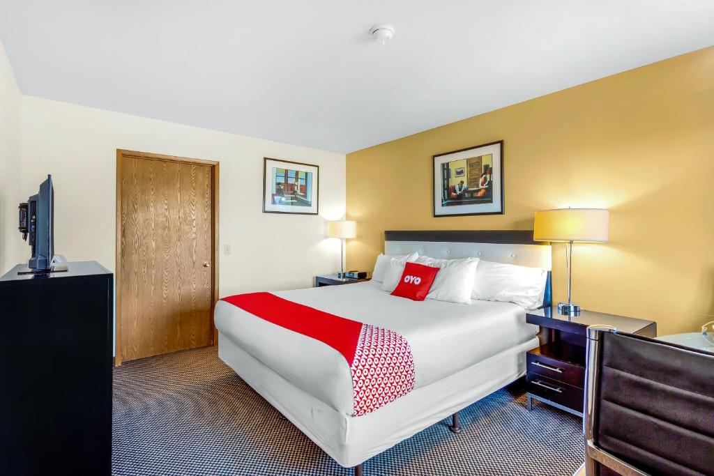 Ein Bett oder Betten in einem Zimmer der Unterkunft Arlington Motor Inn