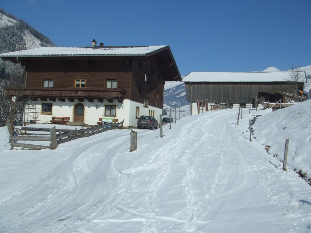 Das Gebäude in dem sich der Bauernhof befindet