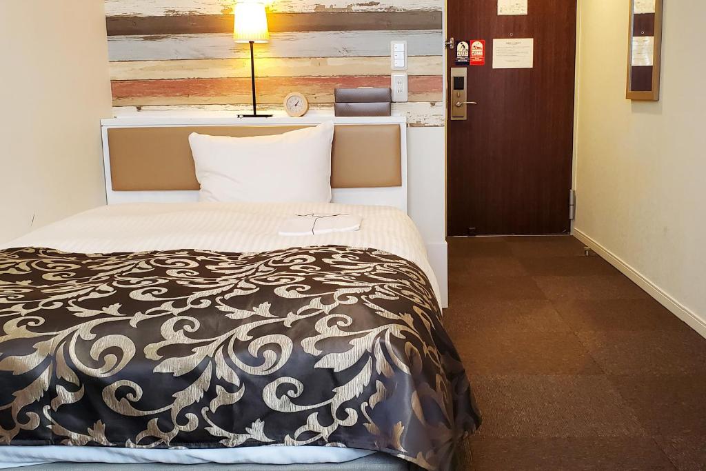 Postel nebo postele na pokoji v ubytování Tachikawa Regent Hotel