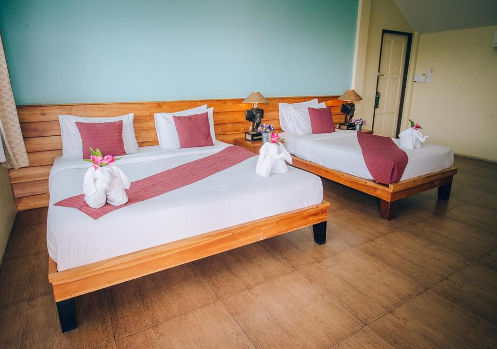 Postel nebo postele na pokoji v ubytování Good Times Resort Kanchanaburi