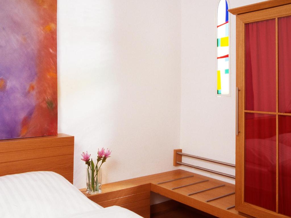 Postel nebo postele na pokoji v ubytování 1st Creatif Hotel Elephant