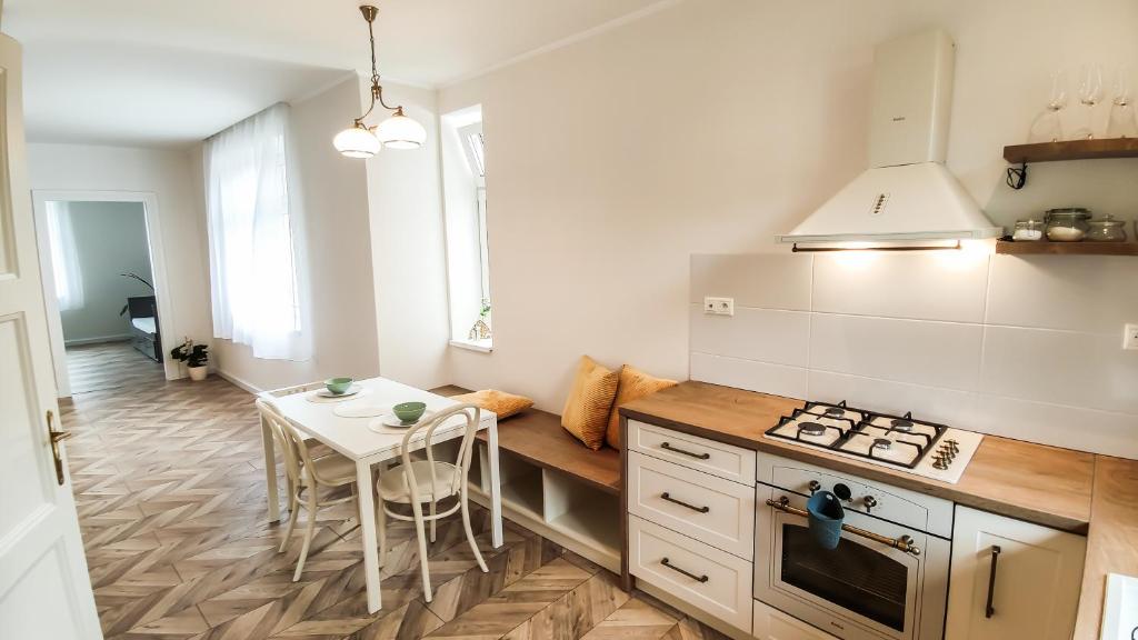 Bonton Apartments - One-Bedroom Apartment