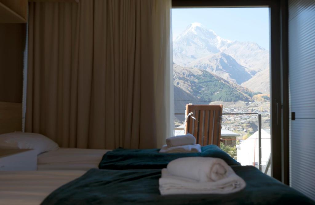 Nespecifikovaný výhled na hory nebo výhled na hory při pohledu z hotelu