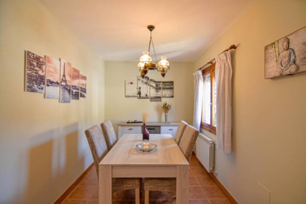 Fotografie z fotogalerie ubytování Nuevo - Cómodo y coqueto chalet con jardín en Argoños v destinaci Argoños