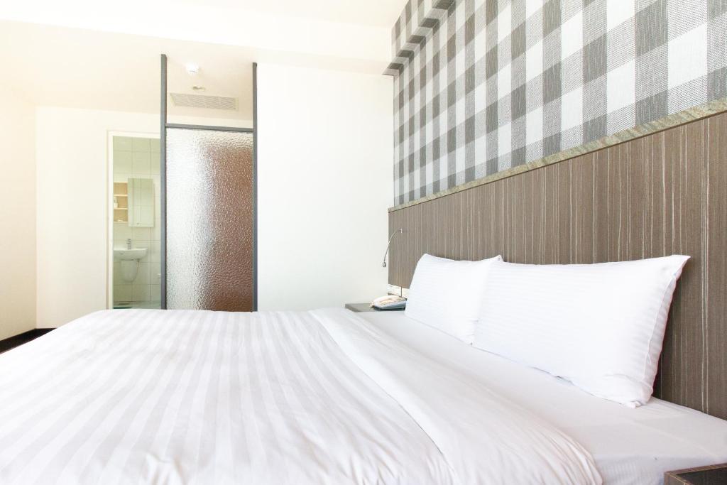Postel nebo postele na pokoji v ubytování Hwa Nan Hotel