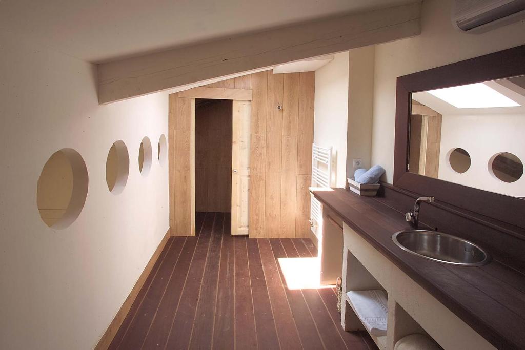 Kuchyň nebo kuchyňský kout v ubytování Demeure de Digoine "Chambre d'Hotes"