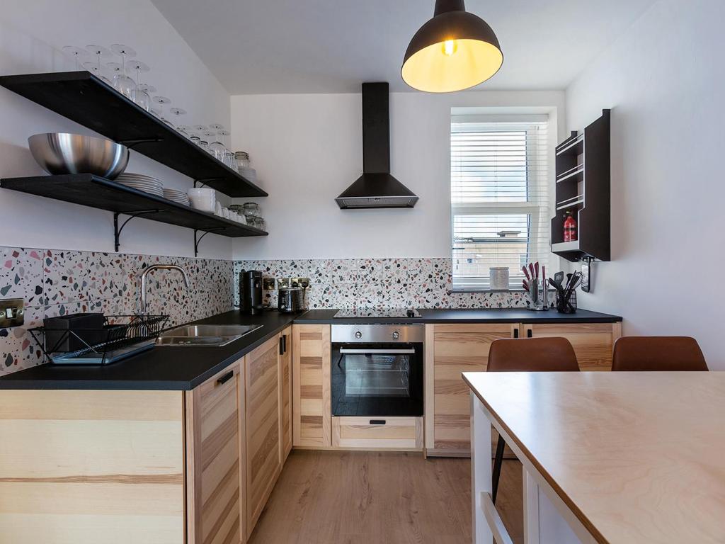 Kuchyň nebo kuchyňský kout v ubytování Macs Townhouse Dungarvan