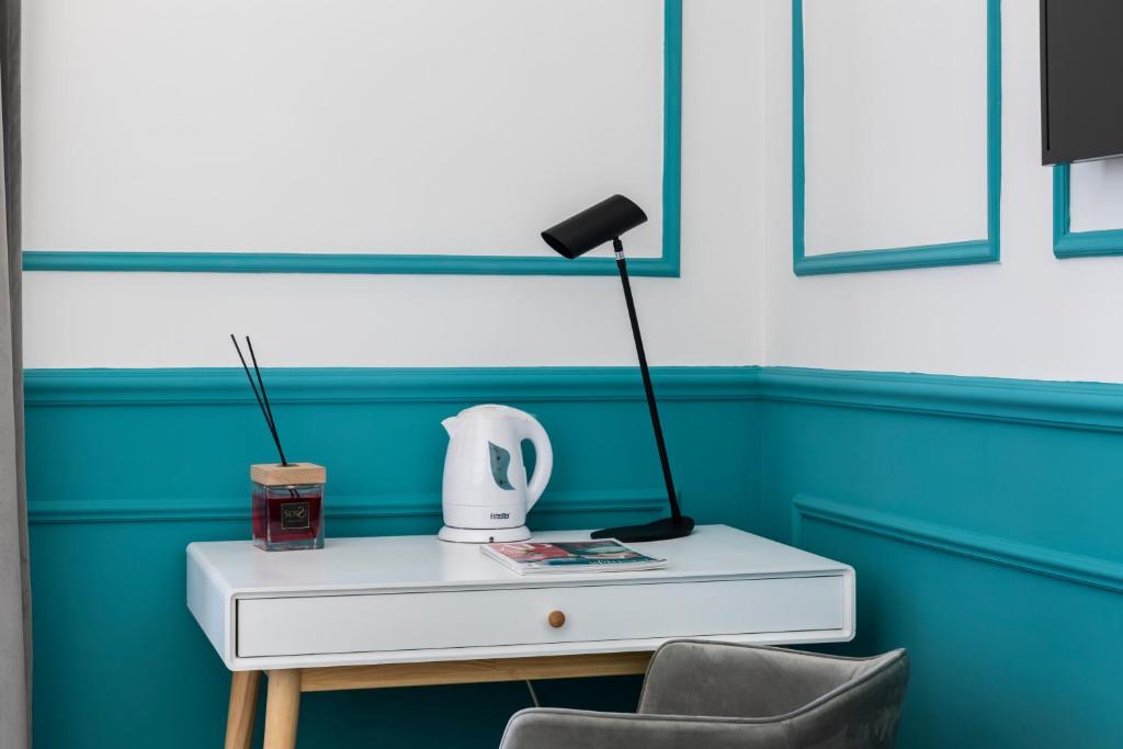 a desk with a lamp and a chair at Hotel Coppede' in Rome