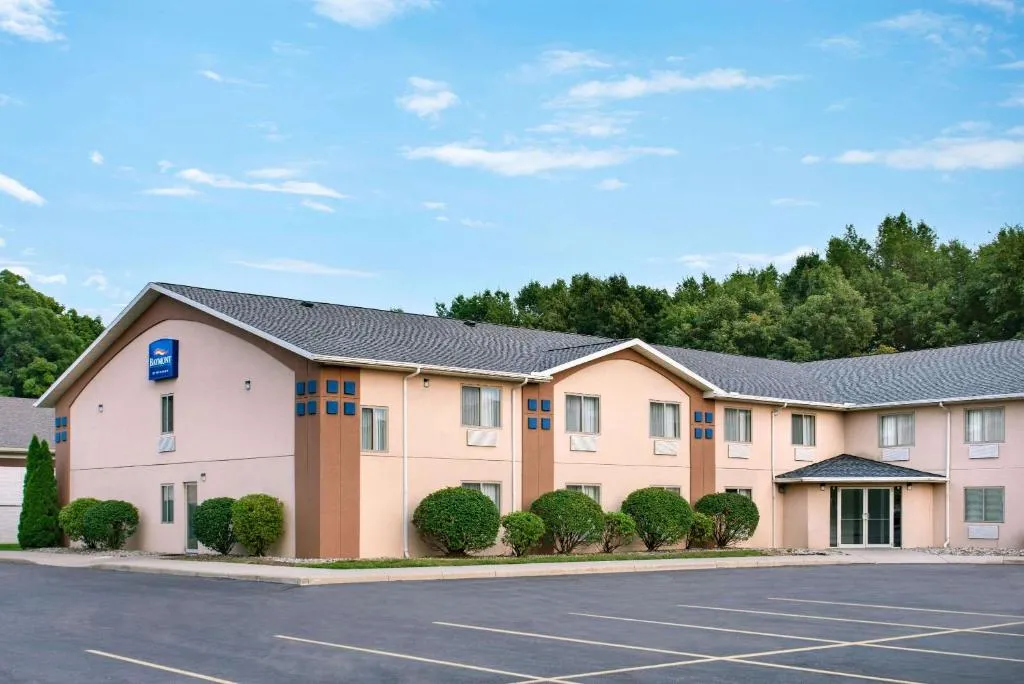Baymont by Wyndham Swanton in Toledo