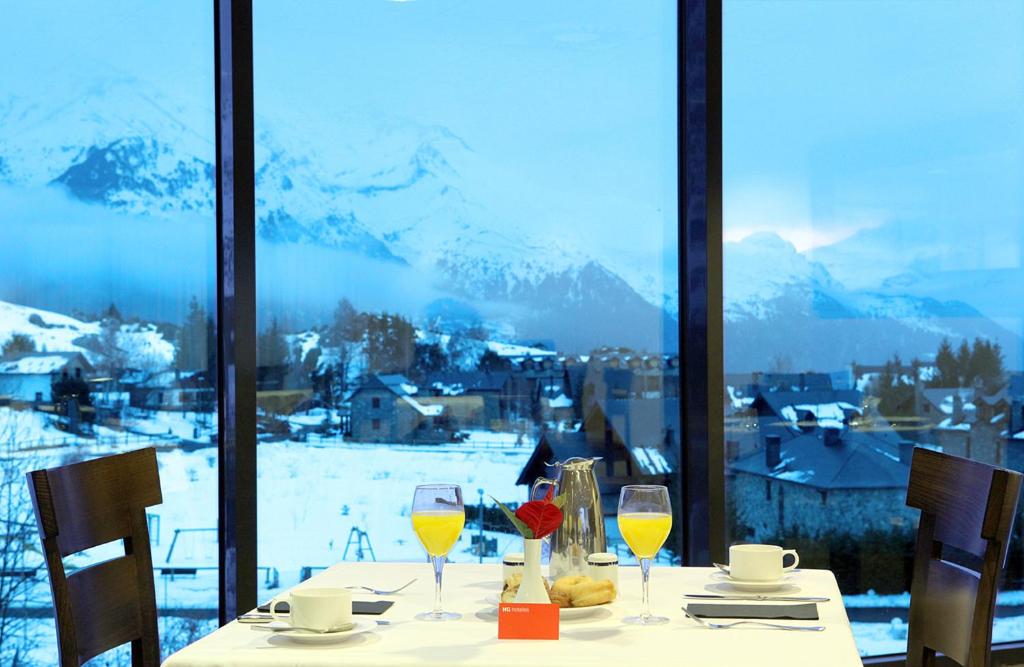 Nespecifikovaný výhled na hory nebo výhled na hory při pohledu z hotelu