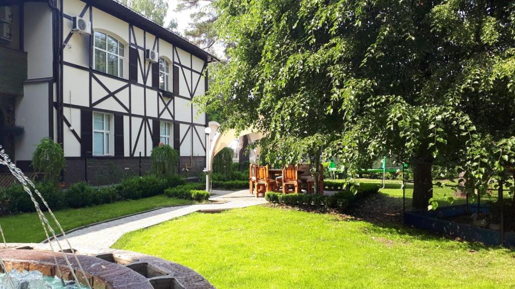 a building with a table and chairs in a yard at Art Hotel Pushkino in Pushkino