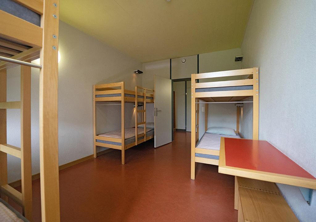 Postel nebo postele na pokoji v ubytování Zurich Youth Hostel