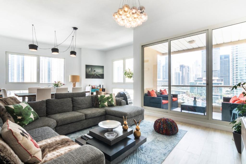 The Smart Concierge – Marina Sail