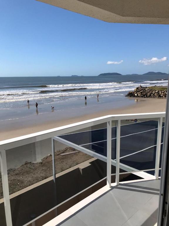  Lindo apartamento de frente para o mar