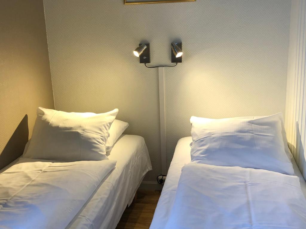 Postel nebo postele na pokoji v ubytování Ami Hotel