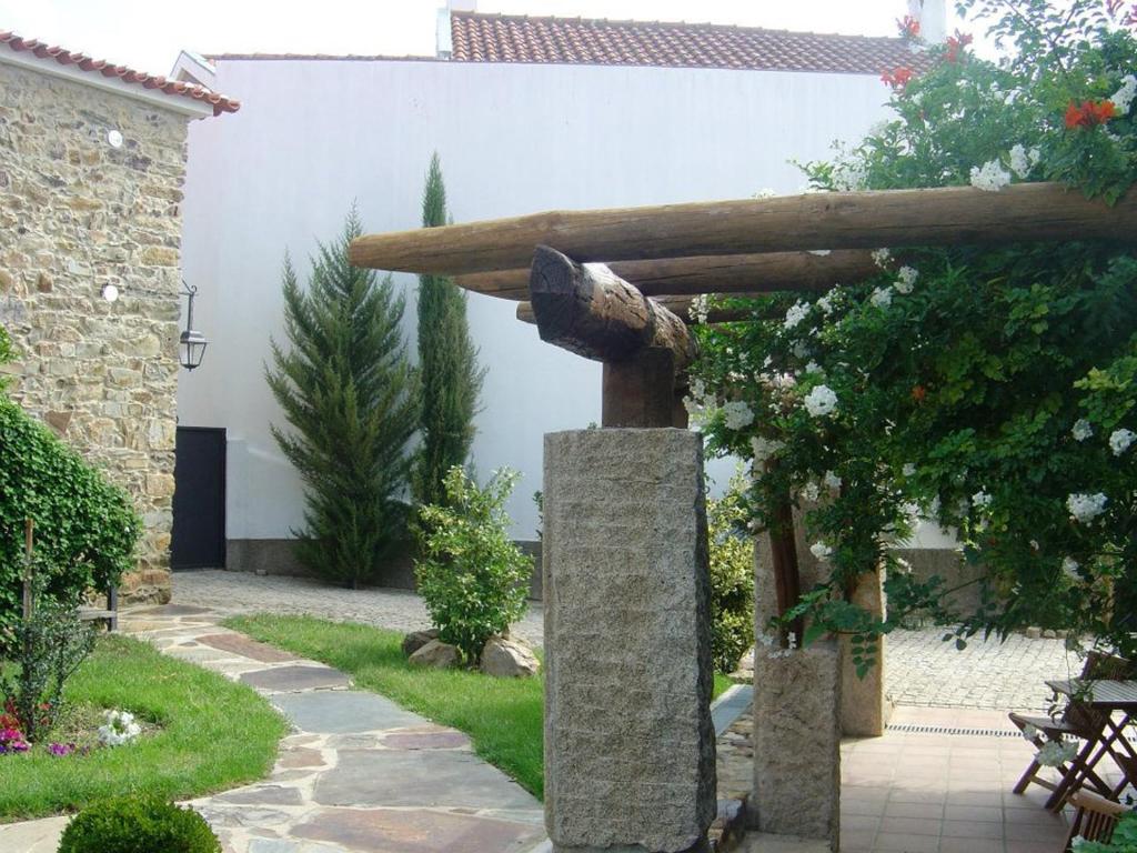 Um jardim no exterior de Casa Santa Catarina