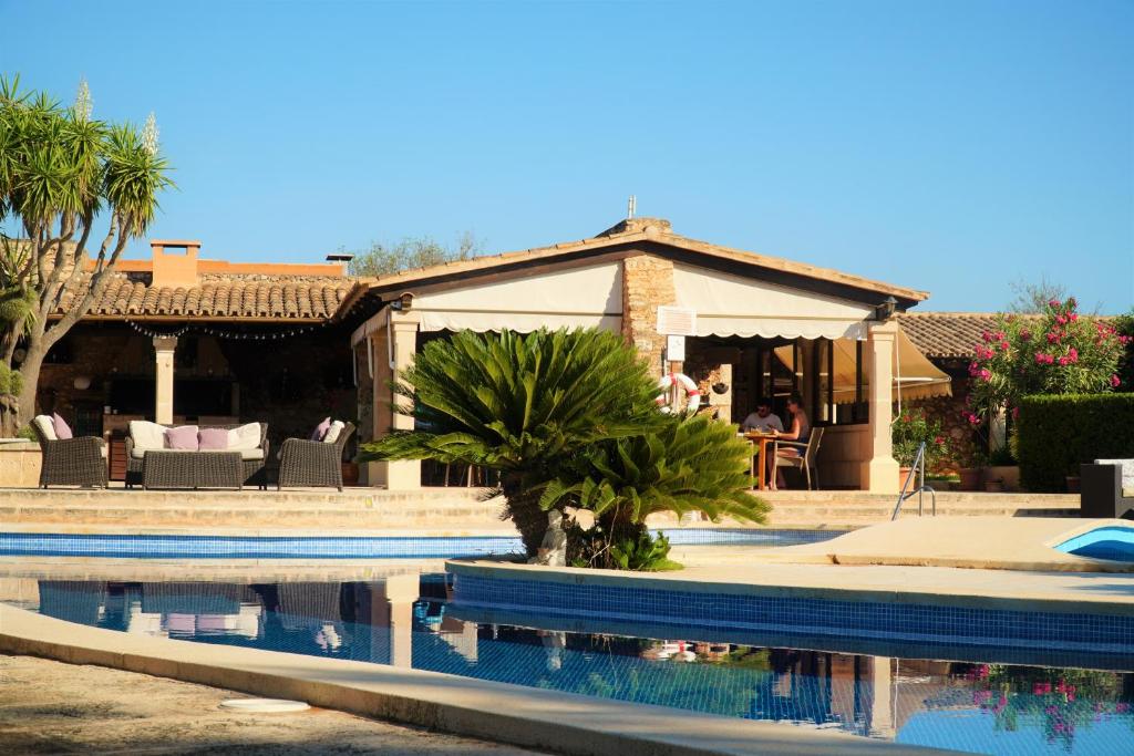 Bazén v ubytování Agroturismo Finca Sa Tanca nebo v jeho okolí