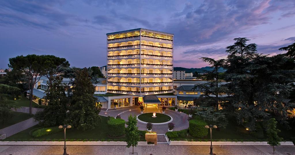 Budova, v ktorej sa hotel nachádza