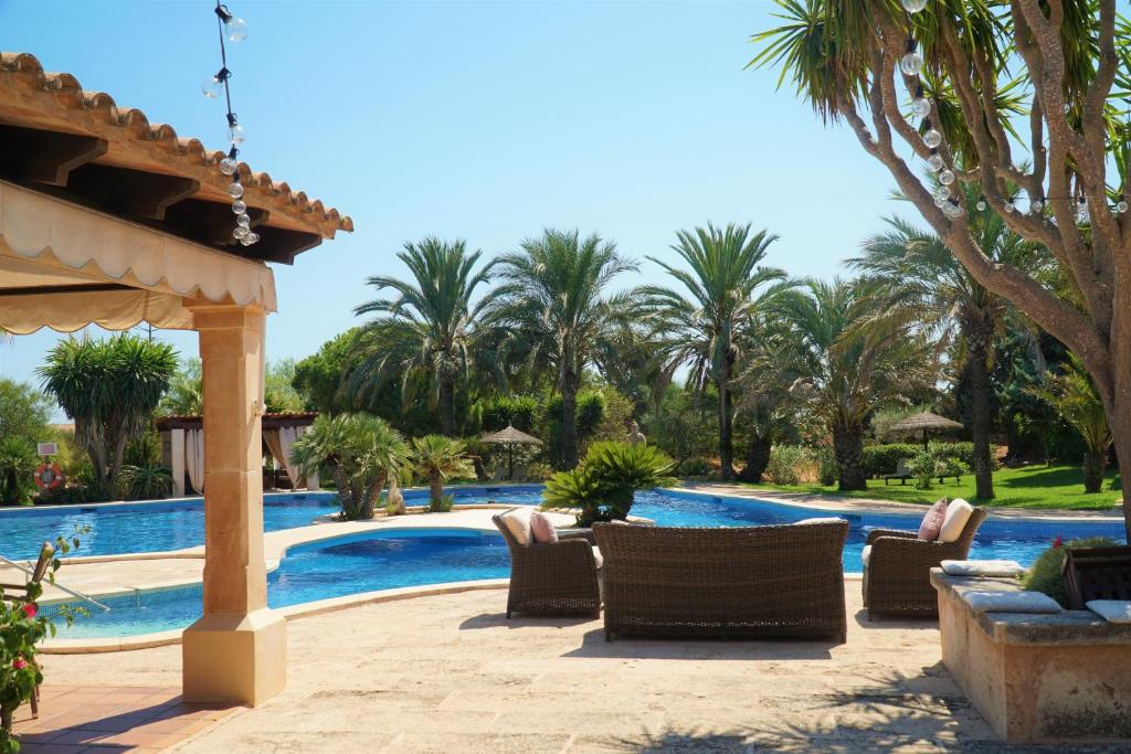 Bazén v ubytování Agroturismo Finca Sa Tanca nebo v jeho okolí
