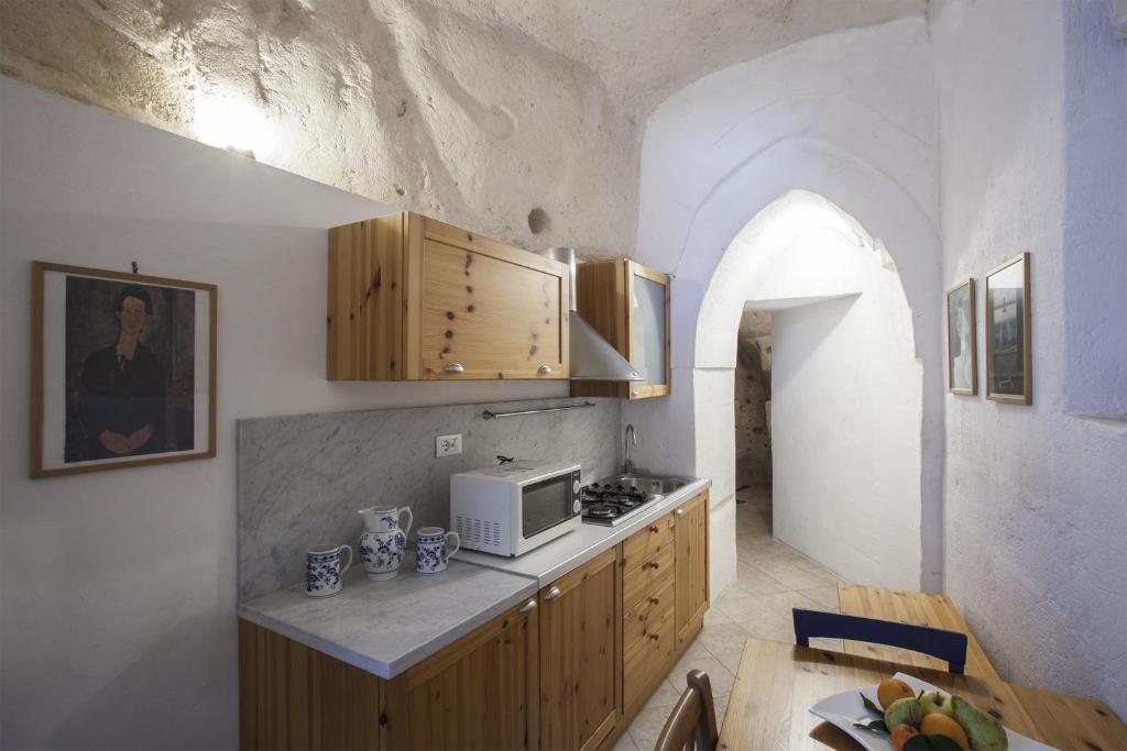 A kitchen or kitchenette at Residence San Pietro Barisano