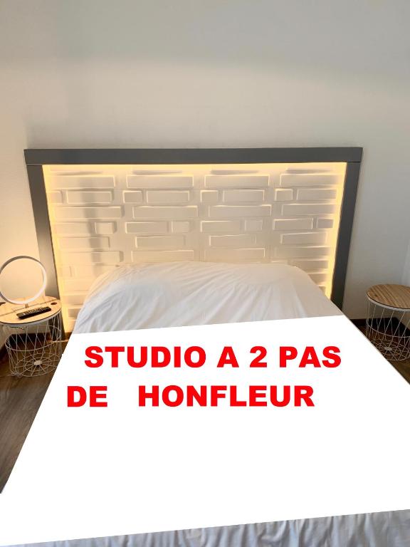 - une chambre dotée d'un lit et d'un accès au studio dans l'établissement FORMISTUDIO II, à Équemauville