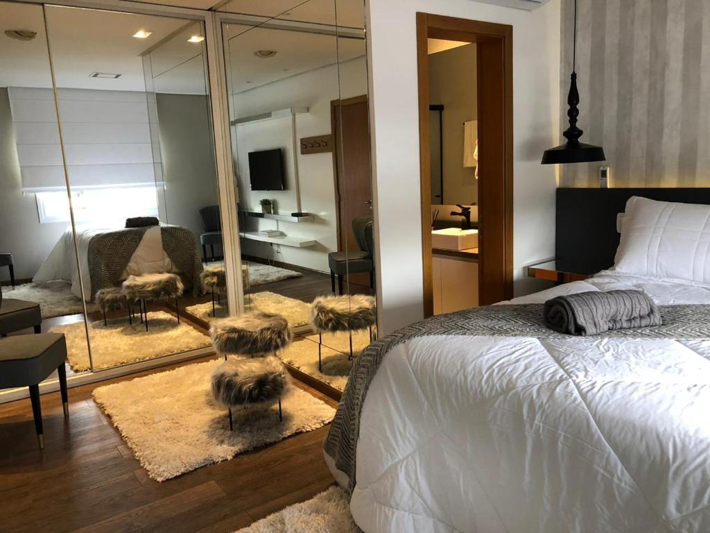 Apartamento de Cobertura Frente ao Lago  Apartamento de Cobertura Frente ao Lago