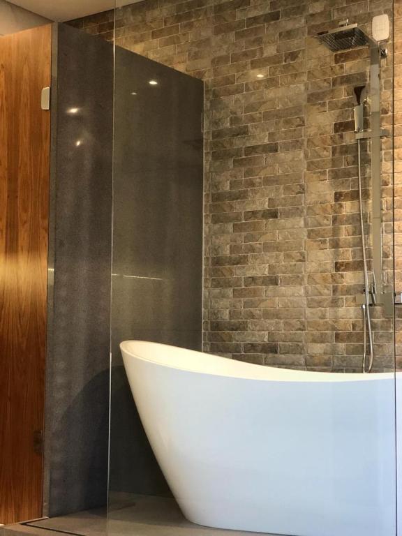 Apartamento de Cobertura Frente ao Lago  Apartamento de Cobertura Frente ao Lago