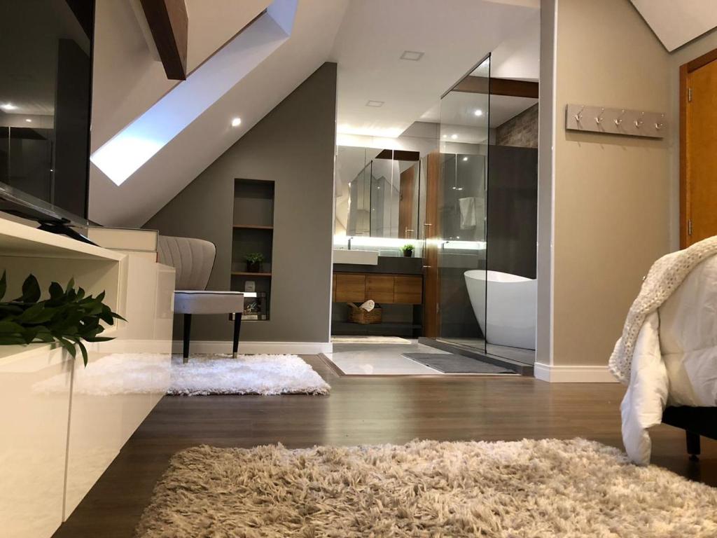 Apartamento de Cobertura Frente ao Lago  Apartamento de Cobertura Frente ao Lago