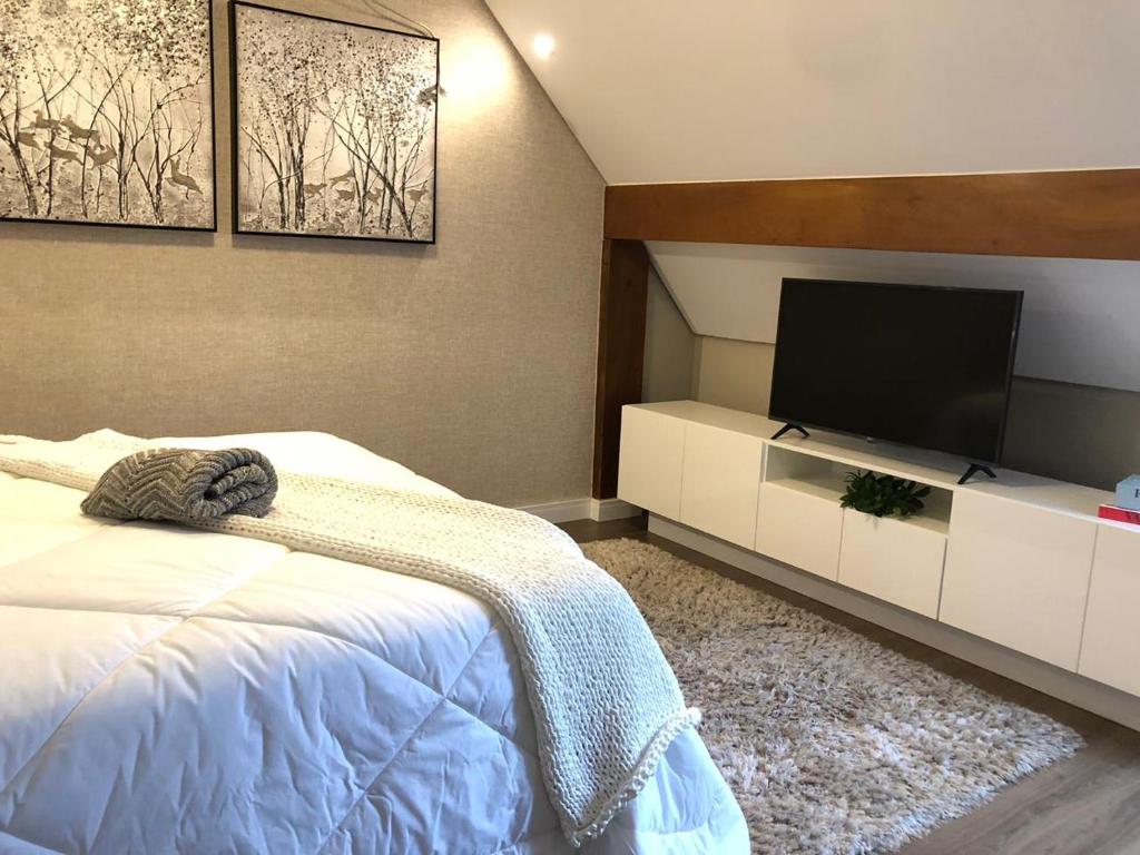 Apartamento de Cobertura Frente ao Lago  Apartamento de Cobertura Frente ao Lago