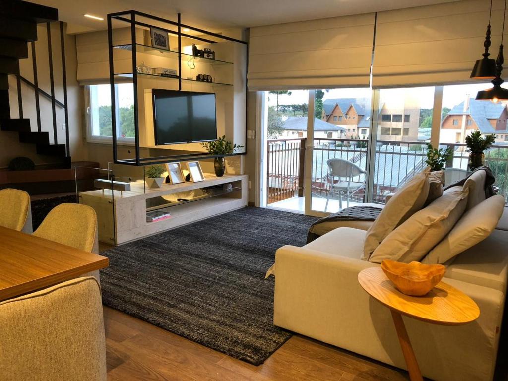 Apartamento de Cobertura Frente ao Lago  Apartamento de Cobertura Frente ao Lago