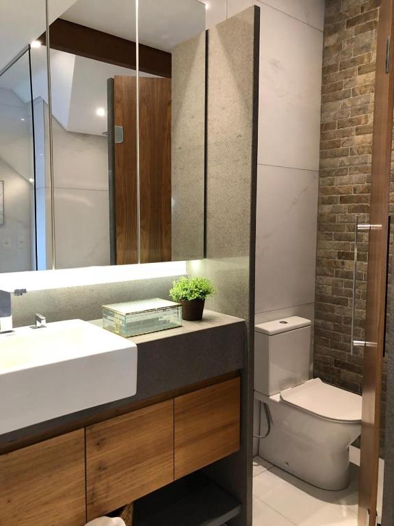 Apartamento de Cobertura Frente ao Lago  Apartamento de Cobertura Frente ao Lago