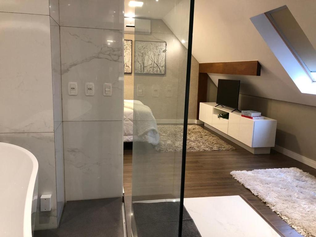 Apartamento de Cobertura Frente ao Lago  Apartamento de Cobertura Frente ao Lago