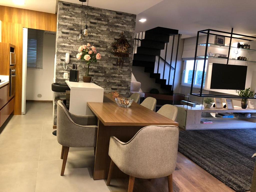 Apartamento de Cobertura Frente ao Lago  Apartamento de Cobertura Frente ao Lago