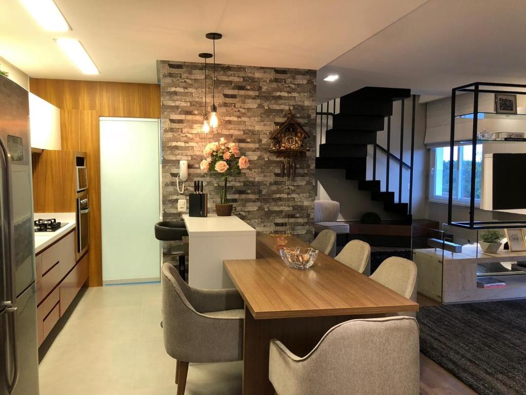 Apartamento de Cobertura Frente ao Lago  Apartamento de Cobertura Frente ao Lago