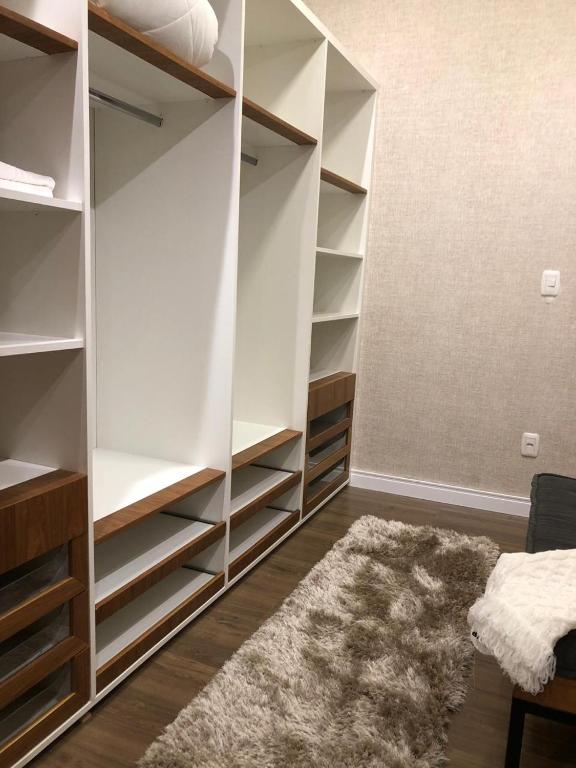 Apartamento de Cobertura Frente ao Lago  Apartamento de Cobertura Frente ao Lago