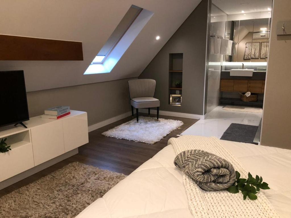 Apartamento de Cobertura Frente ao Lago  Apartamento de Cobertura Frente ao Lago