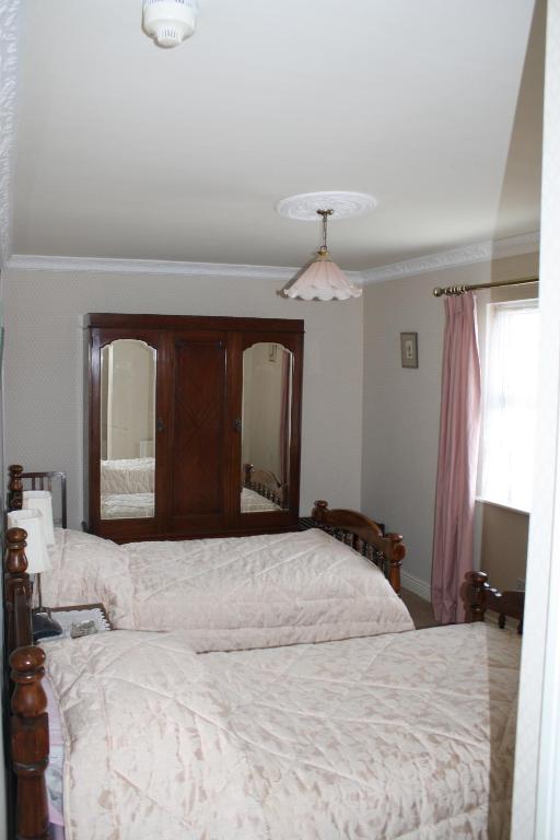 Postel nebo postele na pokoji v ubytování Moate Lodge