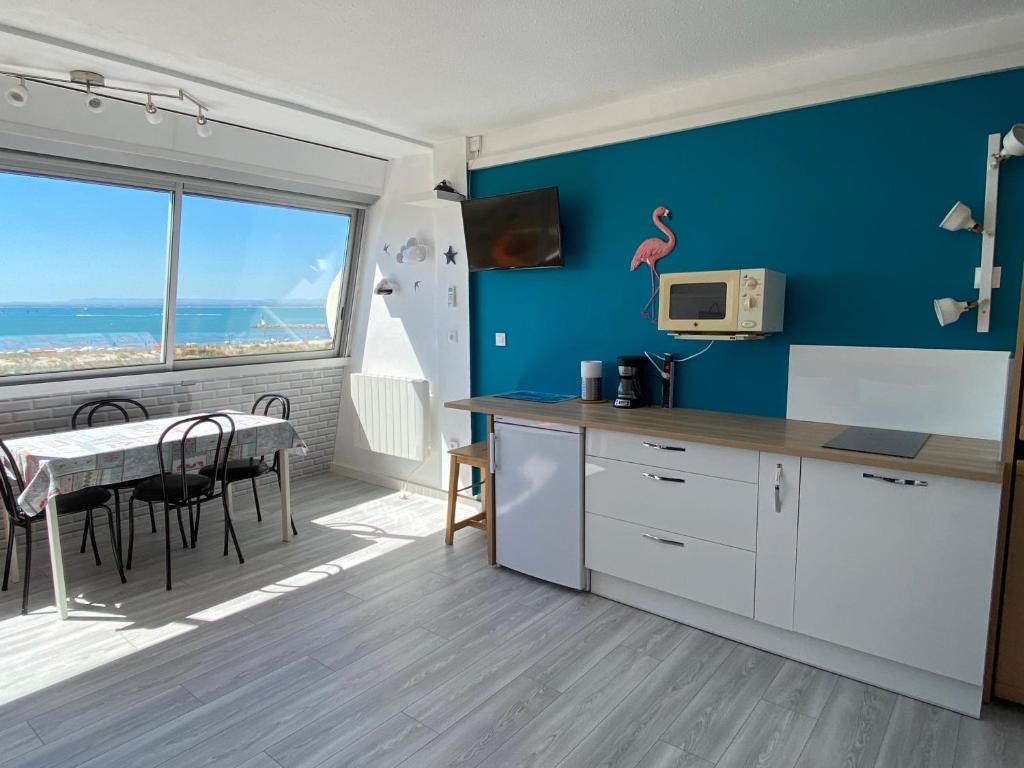 Kuchyň nebo kuchyňský kout v ubytování Studio front de mer avec vue mer panoramique !