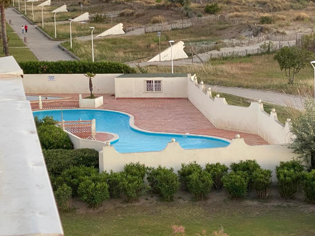 Bazén v ubytování Studio front de mer avec vue mer panoramique ! nebo v jeho okolí