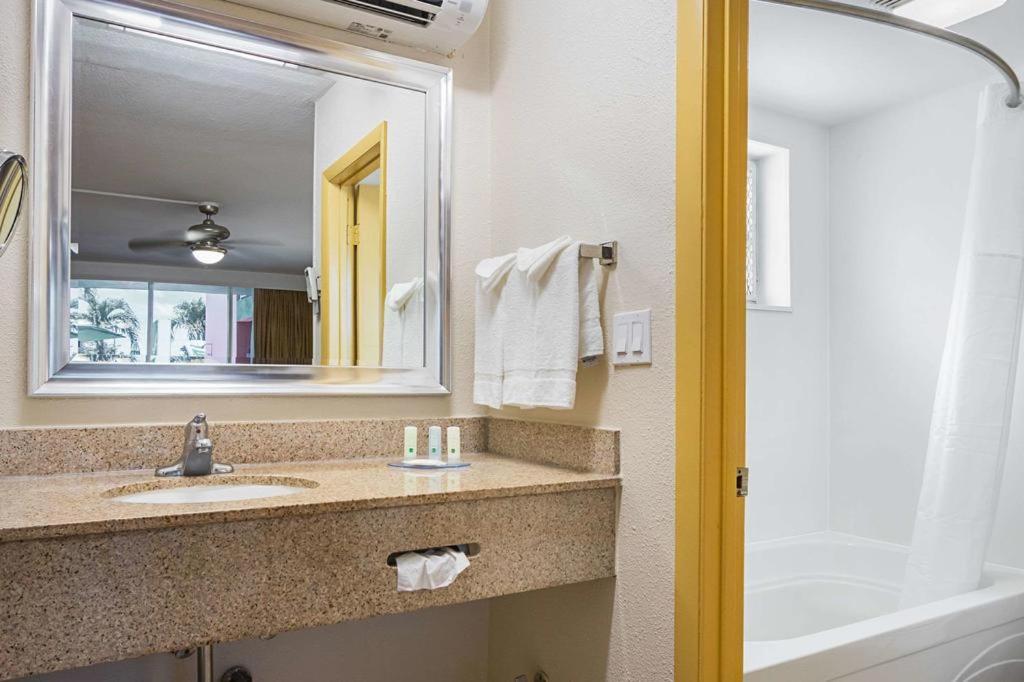 Quality Inn and Suites Montreal East - Resim 32