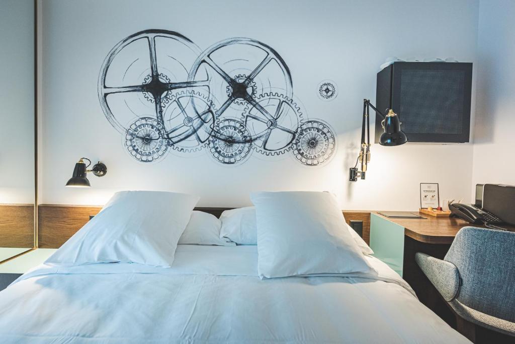 Posteľ alebo postele v izbe v ubytovaní Hotel Bernina Geneva