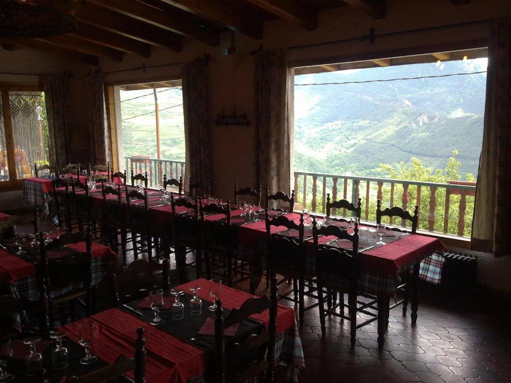 Nespecifikovaný výhled na hory nebo výhled na hory při pohledu z hotelu