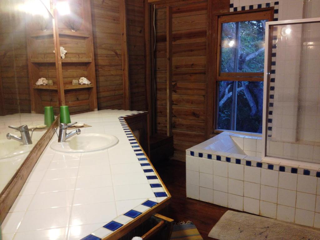 Roatan Bed & Breakfast Apartments - Tweepersoonskamer