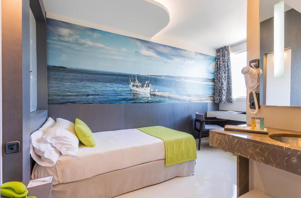 The Ibiza Twiins - 4* Sup, Playa den Bossa – Bijgewerkte ...