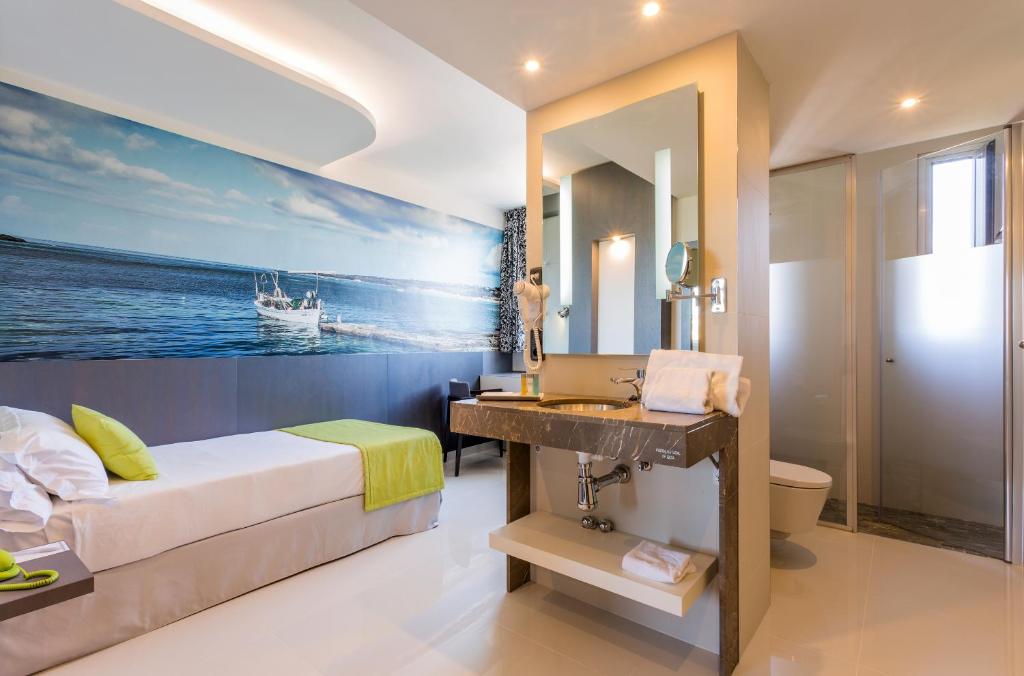 The Ibiza Twiins - 4* Sup, Playa den Bossa – Bijgewerkte ...