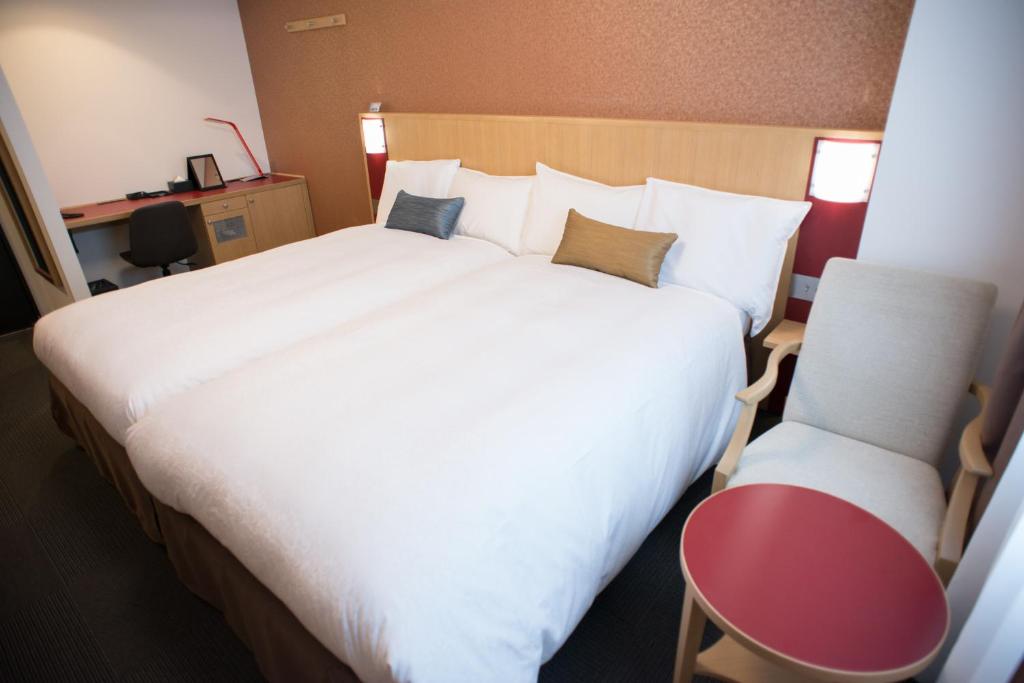 Postel nebo postele na pokoji v ubytování Hotel The West Hills Mito