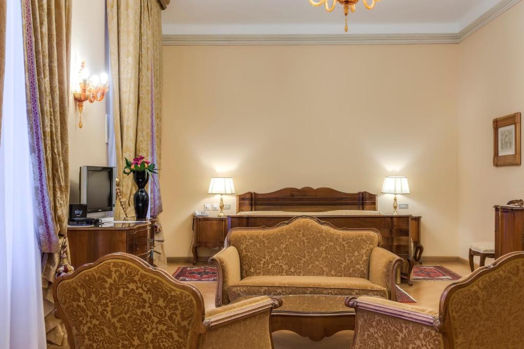 Et sittehjørne på Villa Fenaroli Palace Hotel