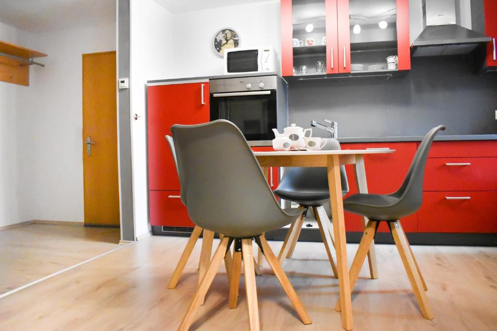 A kitchen or kitchenette at Böhmerwald Pur2